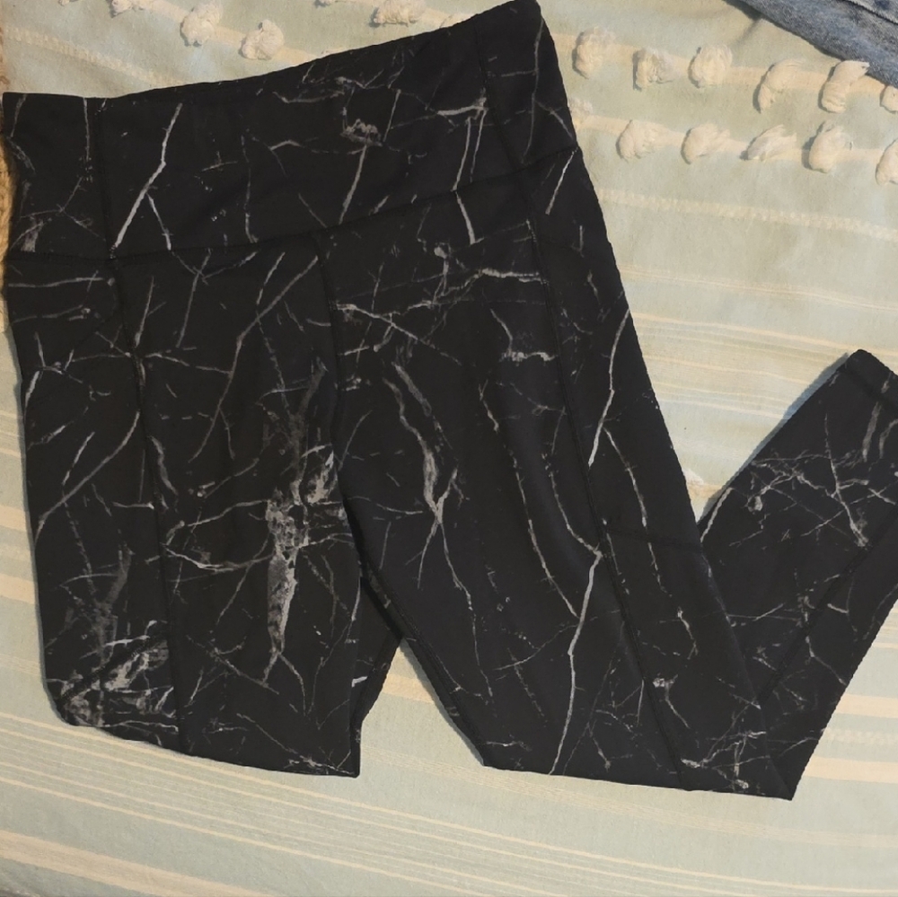 KIAVA 21" Black Marble Print Leggings